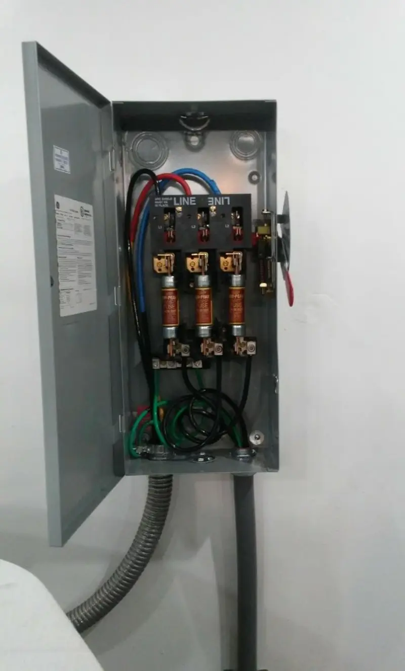 Three-phase disconnect switch installed for Electrical Wiring & Rewiring in Umatilla